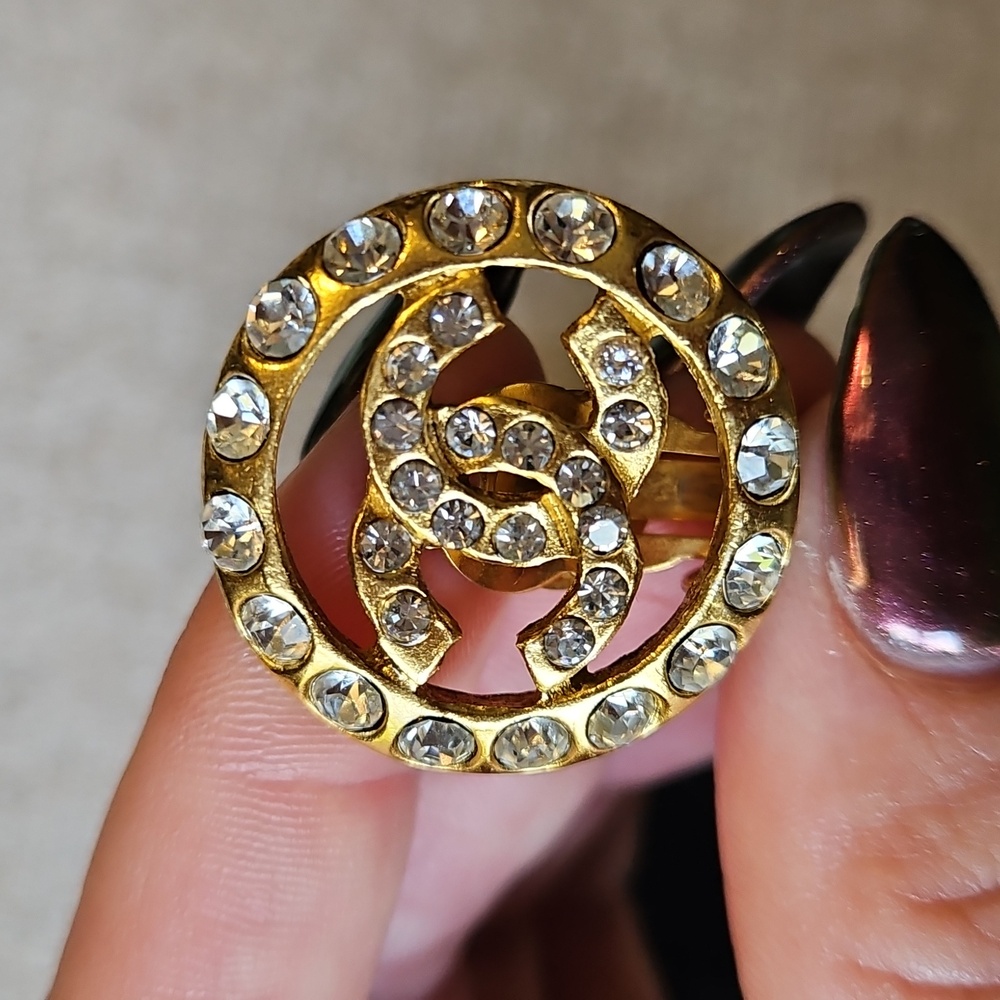 🥰KEEPING🥰 CHANEL Vintage Gold Crystal CC Logo Clip Earrings 1970s - Picture 4 of 11